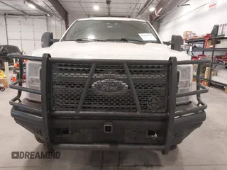 2018 Ford Super Duty F-250 SRW XL with VIN 1FT7W2B60JEC63345, listed as a IAAI auction lot 41159792 with 165,949 mi miles. Bid and sale history available at carsss.com. Image 13.