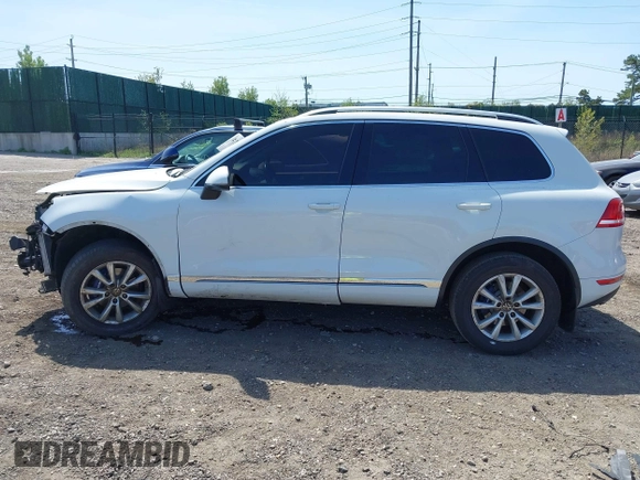 2013 Volkswagen Touareg Sport с VIN WVGEP9BP4DD013215, выставлен на аукционе IAAI как лот 42154801 с пробегом 159 556 миль миль и . История ставок и продаж доступна на DreamBid. Изображение 15.