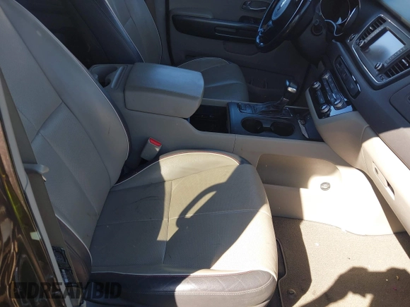 2017 Kia Sedona LX with VIN KNDMB5C14H6329340, listed as a IAAI auction lot 41803814 with 106,672 mi miles. Bid and sale history available at carsss.com. Image 5.