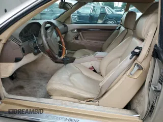 1999 Mercedes-Benz SL 500 z VIN WDBFA68F4XF184352, wystawiony jako Copart lot #57874355 z przebiegiem 215 118 mil mil oraz Tytuł czysty. Historia ofert i sprzedaży dostępna na DreamBid. Obrazek 7.