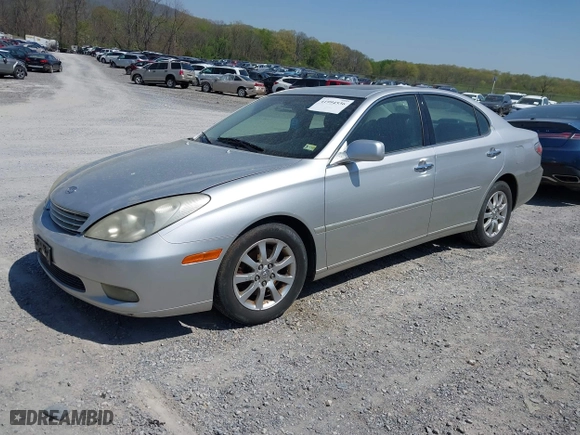 2002 Lexus ES 300 with VIN JTHBF30G220055704, listed as a IAAI auction lot 41994536 with 326,282 mi miles. Bid and sale history available at carsss.com. Image 2.