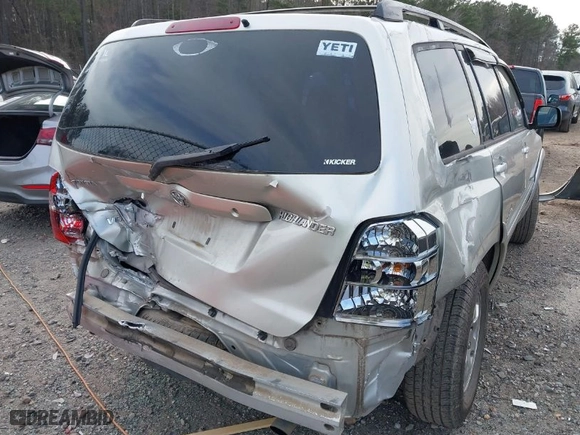 2004 Toyota Highlander with VIN JTEDP21A740010073, listed as a IAAI auction lot 41708185 with 265,837 mi miles. Bid and sale history available at carsss.com. Image 6.