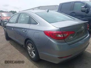 2015 Hyundai Sonata SE z VIN 5NPE24AF2FH124728, wystawiony jako IAAI lot #42453276 z przebiegiem 244 883 mil mil oraz . Historia ofert i sprzedaży dostępna na DreamBid. Obrazek 3.