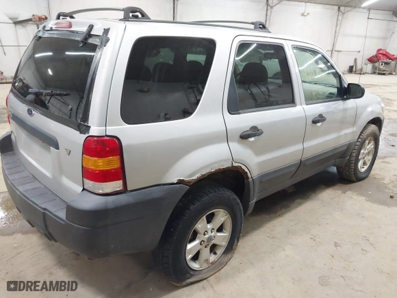 2006 Ford Escape XLT with VIN 1FMYU931X6KD24033, listed as a IAAI auction lot 42076217 with 0 mi miles. Bid and sale history available at carsss.com. Image 4.