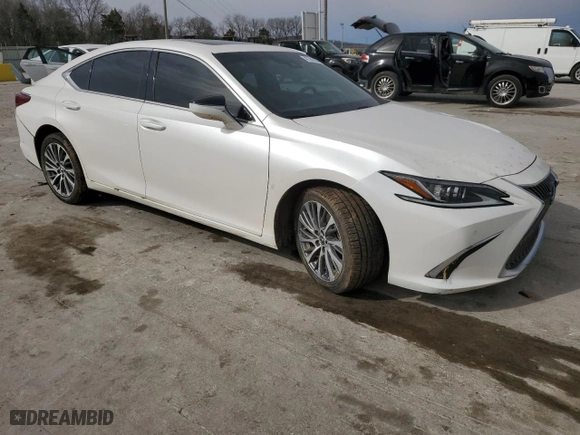 2020 Lexus ES with VIN 58ADZ1B1XLU074823, listed as a Copart auction lot 47301035 with 47,117 mi miles and Salvage Title. Bid and sale history available at carsss.com. Image 4.