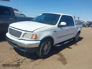 2001 Ford F-150 SuperCrew XLT with VIN 1FTRW07L51KC49955, listed as a IAAI auction lot 42035123 with 396,961 mi miles. Bid and sale history available at carsss.com. Image 2.