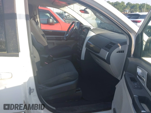 2010 Dodge Grand Caravan SXT z VIN 2D4RN5D10AR200217, wystawiony jako IAAI lot #42540925 z przebiegiem 239 247 mil mil oraz . Historia ofert i sprzedaży dostępna na DreamBid. Obrazek 5.