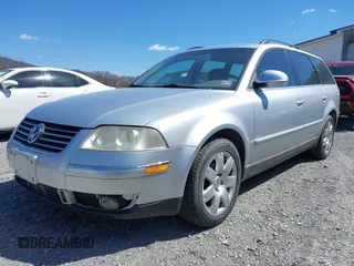 2005 Volkswagen Passat z VIN WVWDD63B25E110788, wystawiony jako IAAI lot #41877185 z przebiegiem 181 584 mil mil oraz . Historia ofert i sprzedaży dostępna na DreamBid. Obrazek 6.