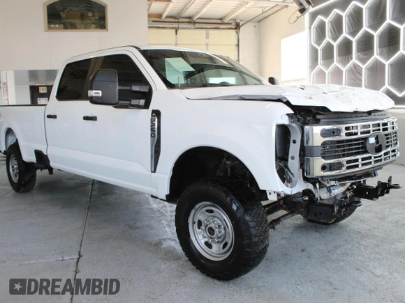 2024 Ford F-250 XL with VIN 1FT7W2BA2RED32472, listed as a Copart auction lot 60898985 with 15,826 mi miles and Salvage title. Bid and sale history available at DreamBid. Image 1.