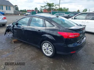 2016 Ford Focus Titanium z VIN 1FADP3J27GL215436, wystawiony jako IAAI lot #42709166 z przebiegiem 75 956 mil mil oraz . Historia ofert i sprzedaży dostępna na DreamBid. Obrazek 3.