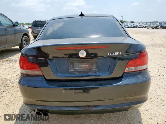 2009 BMW 1 Series 128i z VIN WBAUP73559VK76443, wystawiony jako Copart lot #58270455 z przebiegiem 151 731 mil mil oraz Szkoda całkowita • Salvage title. Historia ofert i sprzedaży dostępna na DreamBid. Obrazek 6.