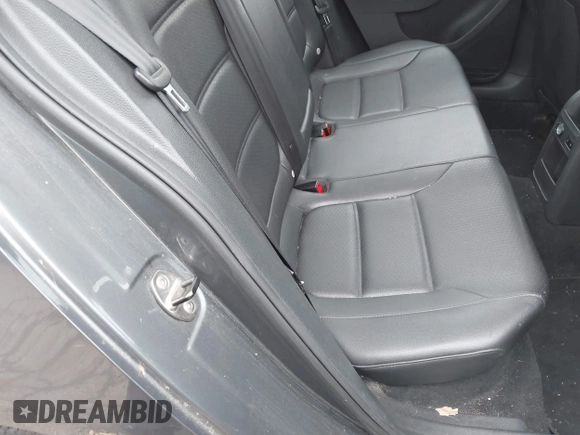 2013 Volkswagen Jetta SE z VIN 3VWDX7AJ3DM397748, wystawiony jako IAAI lot #42283421 z przebiegiem 195 928 mil mil oraz . Historia ofert i sprzedaży dostępna na DreamBid. Obrazek 8.