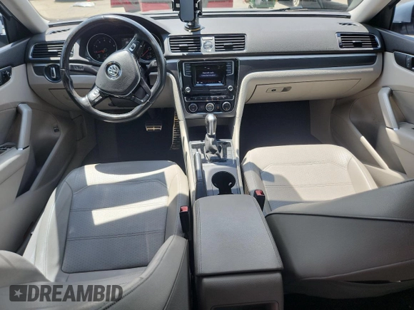 2016 Volkswagen Passat S z VIN 1VWAS7A32GC058844, wystawiony jako Copart lot #63416785 z przebiegiem 104 050 mil mil oraz Szkoda całkowita • Salvage title. Historia ofert i sprzedaży dostępna na DreamBid. Obrazek 8.