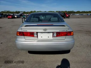 2000 Toyota Camry CE z VIN 4T1BG22K2YU711908, wystawiony jako Copart lot #56294515 z przebiegiem 110 871 mil mil oraz Szkoda całkowita • Salvage title. Historia ofert i sprzedaży dostępna na DreamBid. Obrazek 6.