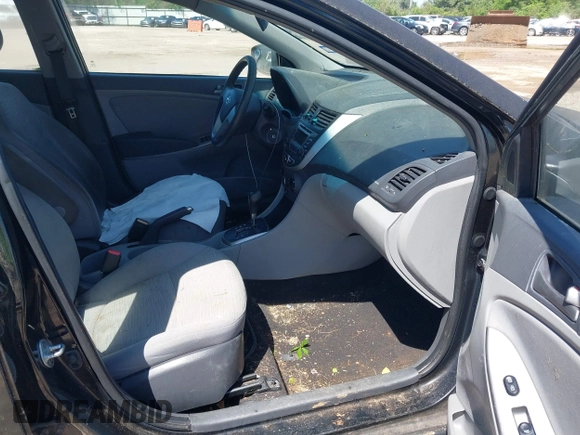 2017 Hyundai Accent SE z VIN KMHCT4AE8HU321550, wystawiony jako IAAI lot #41938309 z przebiegiem 132 016 mil mil oraz . Historia ofert i sprzedaży dostępna na DreamBid. Obrazek 5.