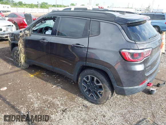 2019 Jeep Compass Trailhawk z VIN 3C4NJDDB5KT722107, wystawiony jako IAAI lot #42209114 z przebiegiem 65 088 mil mil oraz . Historia ofert i sprzedaży dostępna na DreamBid. Obrazek 3.