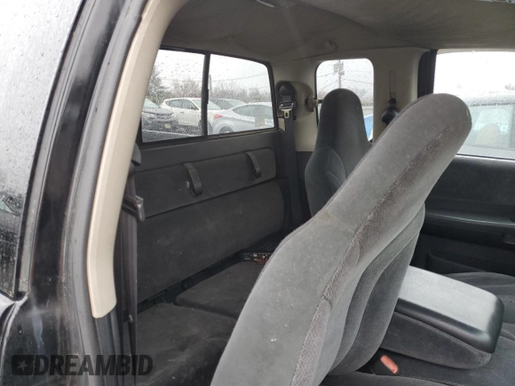 2001 Dodge Dakota Sport z VIN 1B7GL22N31S137577, wystawiony jako Copart lot #50119405 z przebiegiem Nie podano mil oraz Czysty tytuł • Clean title. Historia ofert i sprzedaży dostępna na DreamBid. Obrazek 10.