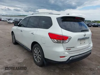 2015 Nissan Pathfinder Platinum with VIN 5N1AR2MN1FC619382, listed as a IAAI auction lot 42221642 with 118,838 mi miles and . Bid and sale history available at DreamBid. Image 3.