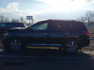 2015 Nissan Pathfinder Platinum z VIN 5N1AR2MM6FC666236, wystawiony jako IAAI lot #41364384 z przebiegiem 117 730 mil mil oraz . Historia ofert i sprzedaży dostępna na DreamBid. Obrazek 14.