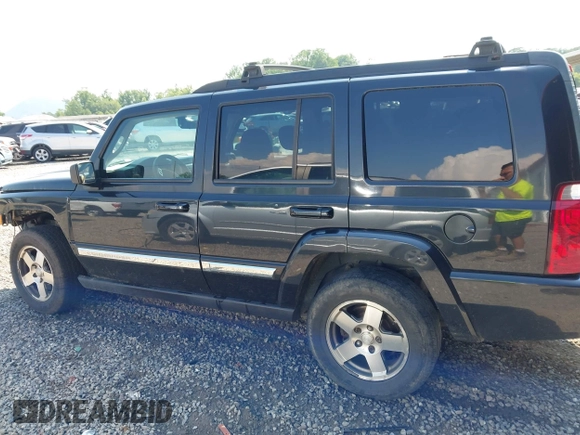 2010 Jeep Commander Sport z VIN 1J4RG4GK0AC157281, wystawiony jako IAAI lot #42581215 z przebiegiem 202 014 mil mil oraz . Historia ofert i sprzedaży dostępna na DreamBid. Obrazek 15.
