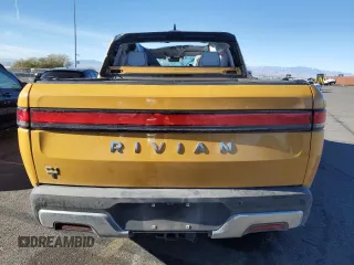 2022 Rivian R1T Launch Edition z VIN 7FCTGAAL2NN011755, wystawiony jako Copart lot #81940684 z przebiegiem Nie podano mil oraz Szkoda całkowita • Salvage title. Historia ofert i sprzedaży dostępna na DreamBid. Obrazek 6.