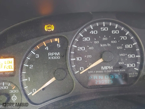 2002 GMC Sierra 2500HD SLE with VIN 1GTHK23172F182552, listed as a IAAI auction lot 41945511 with 290,925 mi miles. Bid and sale history available at carsss.com. Image 7.