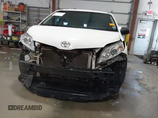 2015 Toyota Sienna L с VIN 5TDZK3DC3FS617518, выставлен на аукционе IAAI как лот 41566048 с пробегом 188 494 миль миль и . История ставок и продаж доступна на DreamBid. Изображение 6.