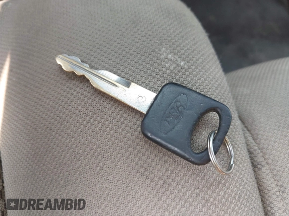 2005 Ford F-250 XL с VIN 1FTSX215X5EC32450, выставлен на аукционе IAAI как лот 42405822 с пробегом Не указан миль и . История ставок и продаж доступна на DreamBid. Изображение 11.