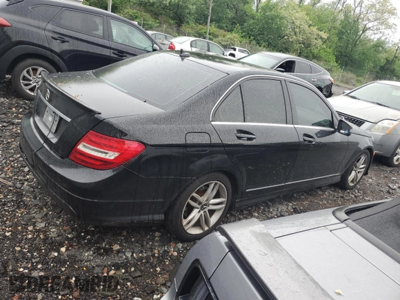 2012 Mercedes-Benz C 250 Sport z VIN WDDGF4HB0CR209206, wystawiony jako Copart lot #56493865 z przebiegiem 98 888 mil mil oraz Szkoda całkowita • Salvage title. Historia ofert i sprzedaży dostępna na DreamBid. Obrazek 3.