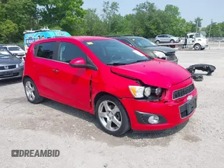 2015 Chevrolet Sonic LTZ z VIN 1G1JE6SB5F4161994, wystawiony jako IAAI lot #42399787 z przebiegiem 123 631 mil mil oraz . Historia ofert i sprzedaży dostępna na DreamBid. Obrazek 1.