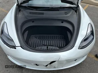 2023 Tesla Model 3 z VIN 5YJ3E1EA4PF553624, wystawiony jako Copart lot #64203215 z przebiegiem 30 197 mil mil oraz Czysty tytuł • Clean title. Historia ofert i sprzedaży dostępna na DreamBid. Obrazek 5.
