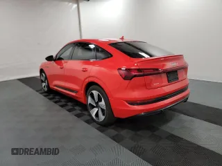 2021 Audi e-tron Sportback Prestige z VIN WA13AAGEXMB030421, wystawiony jako Copart lot #58747825 z przebiegiem 55 896 mil mil oraz Tytuł czysty. Historia ofert i sprzedaży dostępna na DreamBid. Obrazek 3.