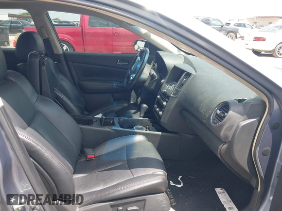 2011 Nissan Maxima SV z VIN 1N4AA5AP2BC843103, wystawiony jako IAAI lot #42512947 z przebiegiem 185 899 mil mil oraz . Historia ofert i sprzedaży dostępna na DreamBid. Obrazek 5.
