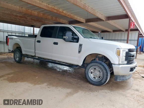 2019 Ford F-250 XL with VIN 1FT7W2B63KEE63945, listed as a Copart auction lot 62522555 with 200,096 mi miles and Clean title. Bid and sale history available at DreamBid. Image 4.