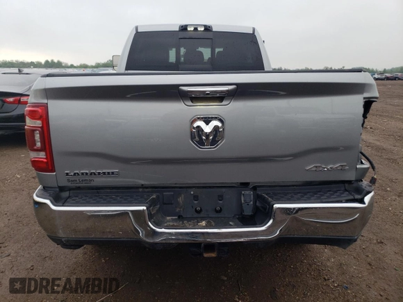 2022 Ram 3500 Laramie z VIN 3C63R3ML5NG279402, wystawiony jako Copart lot #57615835 z przebiegiem 72 313 mil mil oraz Czysty tytuł • Clean title. Historia ofert i sprzedaży dostępna na DreamBid. Obrazek 6.