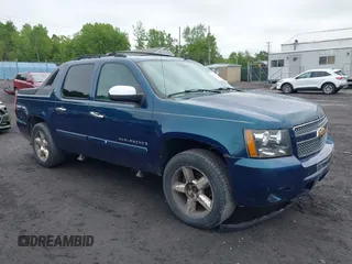 2007 Chevrolet Avalanche 3LT z VIN 3GNFK12317G270255, wystawiony jako IAAI lot #42357614 z przebiegiem 306 932 mil mil oraz . Historia ofert i sprzedaży dostępna na DreamBid. Obrazek 1.