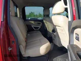 2016 Nissan Titan Platinum Reserve z VIN 1N6BA1F25GN500184, wystawiony jako IAAI lot #42185647 z przebiegiem 176 417 mil mil oraz . Historia ofert i sprzedaży dostępna na DreamBid. Obrazek 8.