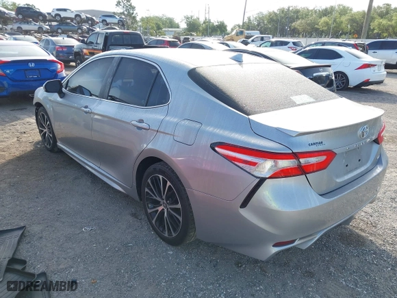 2020 Toyota Camry SE with VIN 4T1G11AK5LU357877, listed as a IAAI auction lot 41883271 with 111,246 mi miles. Bid and sale history available at carsss.com. Image 3.