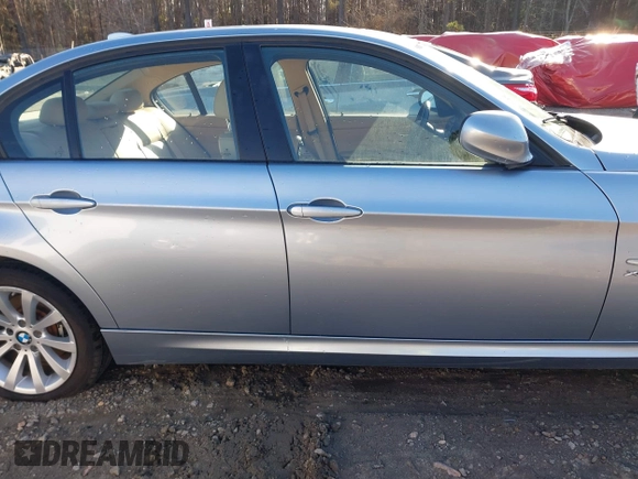 2011 BMW 3 Series 328i xDrive z VIN WBAPK5C52BF124605, wystawiony jako IAAI lot #41585190 z przebiegiem 108 000 mil mil oraz . Historia ofert i sprzedaży dostępna na DreamBid. Obrazek 13.