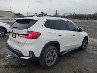 2024 BMW X1 xDrive28i z VIN WBX73EF05R5Y30843, wystawiony jako Copart lot #51692185 z przebiegiem 8 573 mil mil oraz Szkoda całkowita • Salvage title. Historia ofert i sprzedaży dostępna na DreamBid. Obrazek 3.