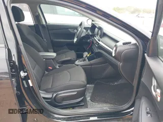 2021 Kia Forte LXS z VIN 3KPF24AD7ME355726, wystawiony jako IAAI lot #42286878 z przebiegiem 106 297 mil mil oraz . Historia ofert i sprzedaży dostępna na DreamBid. Obrazek 5.