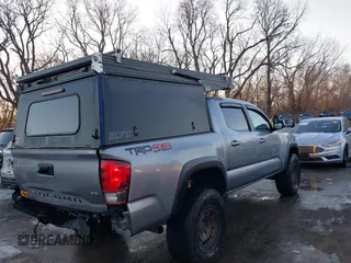 2017 Toyota Tacoma SR5 z VIN 3TMCZ5AN3HM045386, wystawiony jako IAAI lot #41330487 z przebiegiem 140 867 mil mil oraz . Historia ofert i sprzedaży dostępna na DreamBid. Obrazek 4.