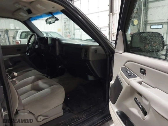 2005 Chevrolet Avalanche Z71 with VIN 3GNEK12Z35G291816, listed as a IAAI auction lot 41715344 with 247,353 mi miles. Bid and sale history available at carsss.com. Image 5.