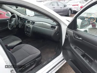 2014 Chevrolet Impala Limited Police Police with VIN 2G1WD5E3XE1174984, listed as a IAAI auction lot 41627964 with 90,077 mi miles. Bid and sale history available at carsss.com. Image 5.