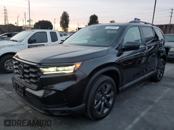 2025 Honda Pilot Sport with VIN 5FNYG2H3XSB011908, listed as a Copart auction lot 84303944 with 2,834 mi miles and Salvage Title. Bid and sale history available at carsss.com. Image 1.