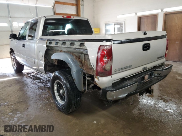 2003 Chevrolet Silverado 1500 with VIN 2GCEK19T531404178, listed as a Copart auction lot 44432345 with 194,784 mi miles and Salvage Title. Bid and sale history available at carsss.com. Image 2.