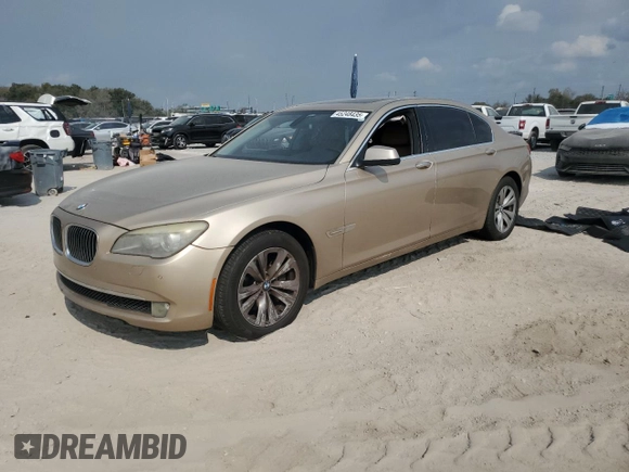 2011 BMW 7 Series 740Li z VIN WBAKB4C52BC574535, wystawiony jako Copart lot #45248435 z przebiegiem Nie podano mil oraz Szkoda całkowita • Salvage title. Historia ofert i sprzedaży dostępna na DreamBid. Obrazek 1.
