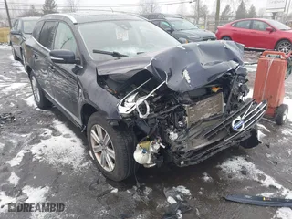 2017 Volvo XC60 Inscription with VIN YV440MRU8H2002283, listed as a IAAI auction lot 41477797 with 85,010 mi miles. Bid and sale history available at carsss.com. Image 1.