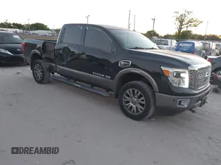 2016 Nissan Titan SL z VIN 1N6BA1F47GN515982, wystawiony jako IAAI lot #41845643 z przebiegiem 95 220 mil mil oraz . Historia ofert i sprzedaży dostępna na DreamBid. Obrazek 1.