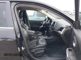 2018 Jeep Cherokee Latitude Plus z VIN 1C4PJLLB8JD537848, wystawiony jako IAAI lot #42105562 z przebiegiem 158 602 mil mil oraz . Historia ofert i sprzedaży dostępna na DreamBid. Obrazek 5.
